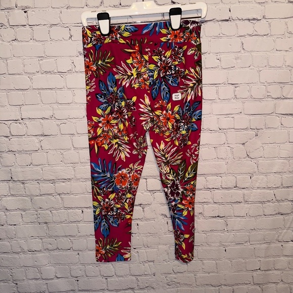 Time and Tru Capri - Picture 2 of 10